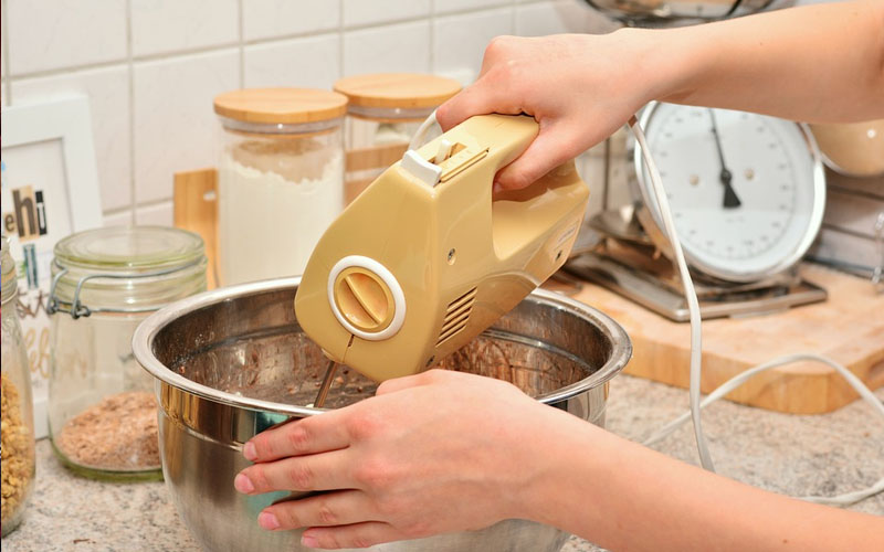 How to Choose the Best Hand Mixer