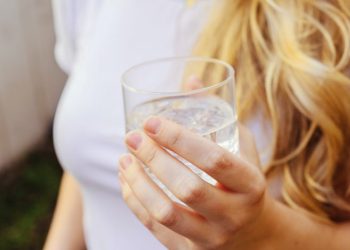 This is What Happens if You Drink a Glass of Garlic Water Daily 