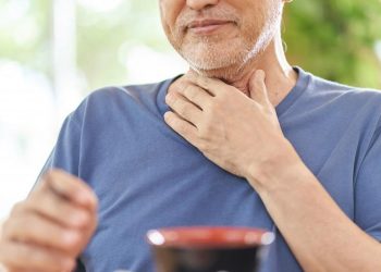 Get Checked for Esophageal Cancer if You Notice This While Eating 