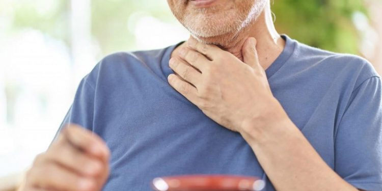 Get Checked for Esophageal Cancer if You Notice This While Eating 