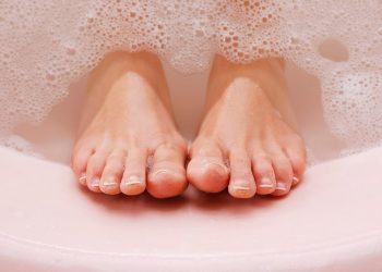 This is What Hydrogen Peroxide Can Do to Your Feet