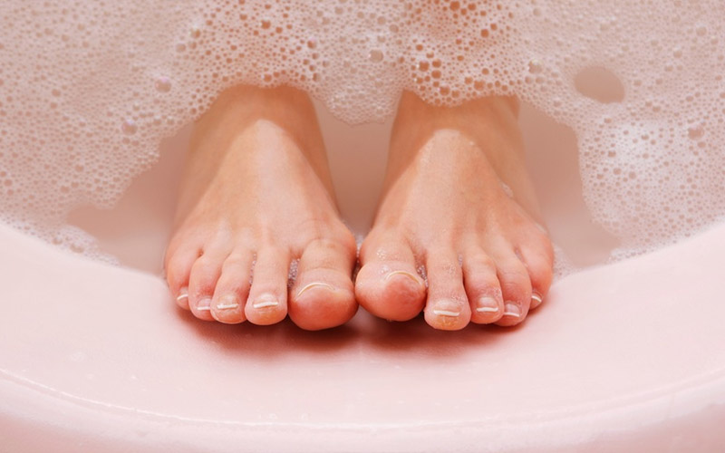 This is What Hydrogen Peroxide Can Do to Your Feet