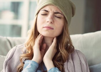 Don’t Eat These Foods if You Have a Sore Throat