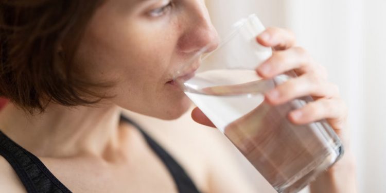 why-you-should-drink-warm-water-after-a-meal-biglaps