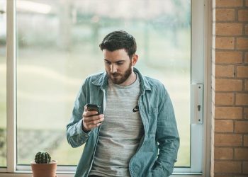 5 Telltale Signs You Have Become Addicted to Social Media 