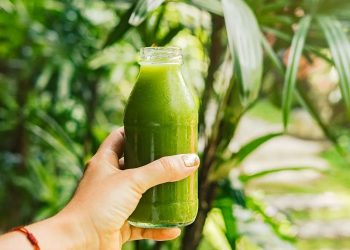 Is Green Juice Bad For You? Dietitians Reveal the Truth
