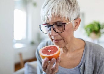 3 Changes in Your Sense of Smell That Indicate Dementia
