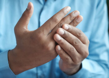 18 Telltale Signs of Rheumatoid Arthritis to Be Cautious of