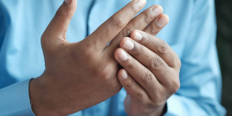 18 Telltale Signs of Rheumatoid Arthritis to Be Cautious of