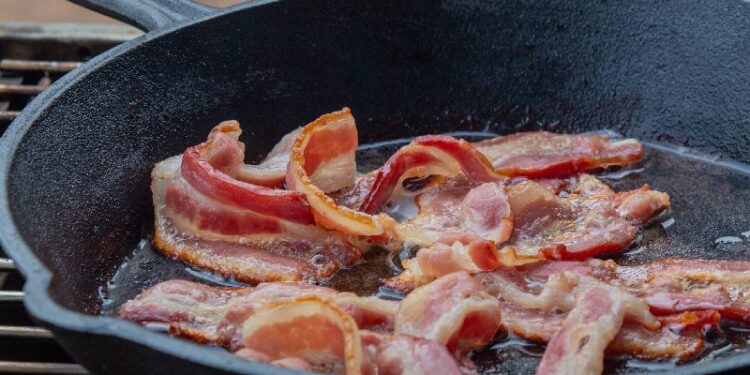 5 Dangerous Side Effects of Eating Bacon on a Daily Basis