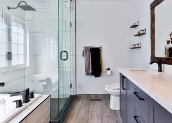 Top 10 Household Items You Should Never Keep in the Bathroom