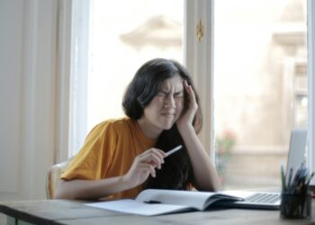 5 Mini Stroke Indicators That Are Easy to Overlook, According to Brain Doctors
