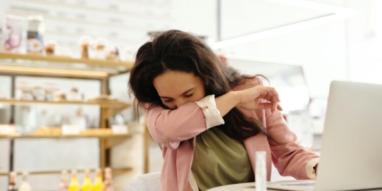 The One Lung Cancer Symptom That Medical Oncologists Want You to Notice Early