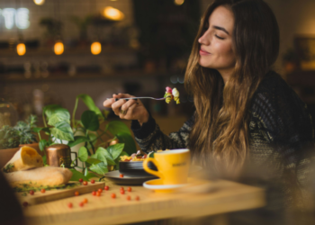 Eating and Drinking Healthy Choices for Safe Travel