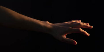 4 Ways Your Hands Can Reveal Kidney Problems