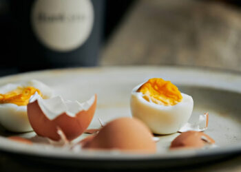 Never Eat a Hard-Boiled Egg If You Notice This